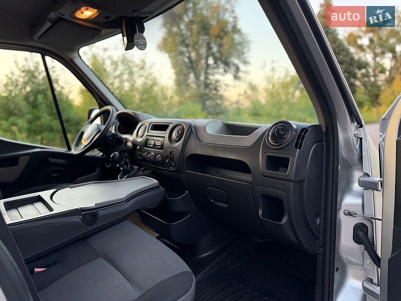 Вантажопасажирський фургон Renault Master 2015 в Дубні