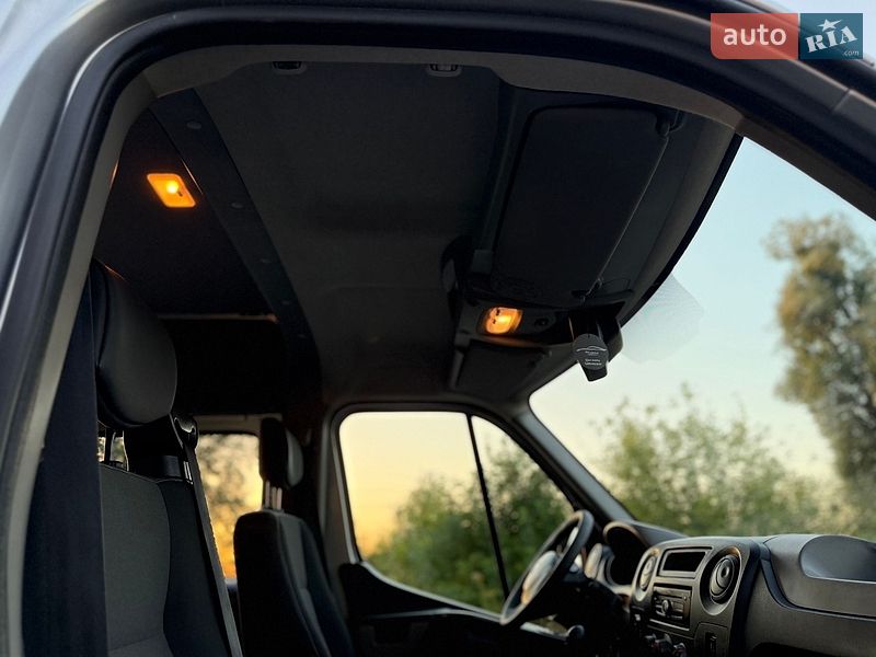 Вантажопасажирський фургон Renault Master 2015 в Дубні