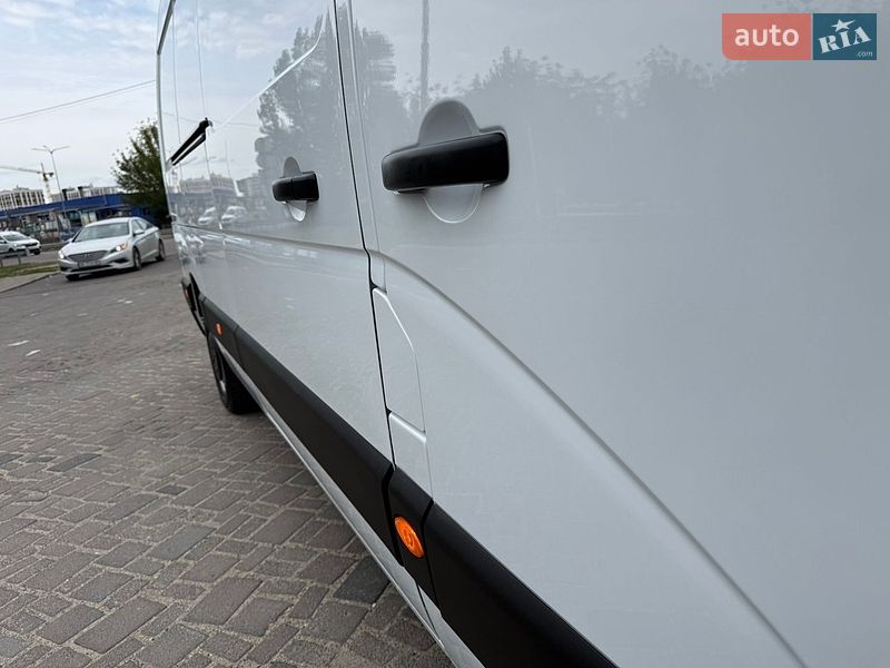 Грузовой фургон Renault Master 2023 в Дубно