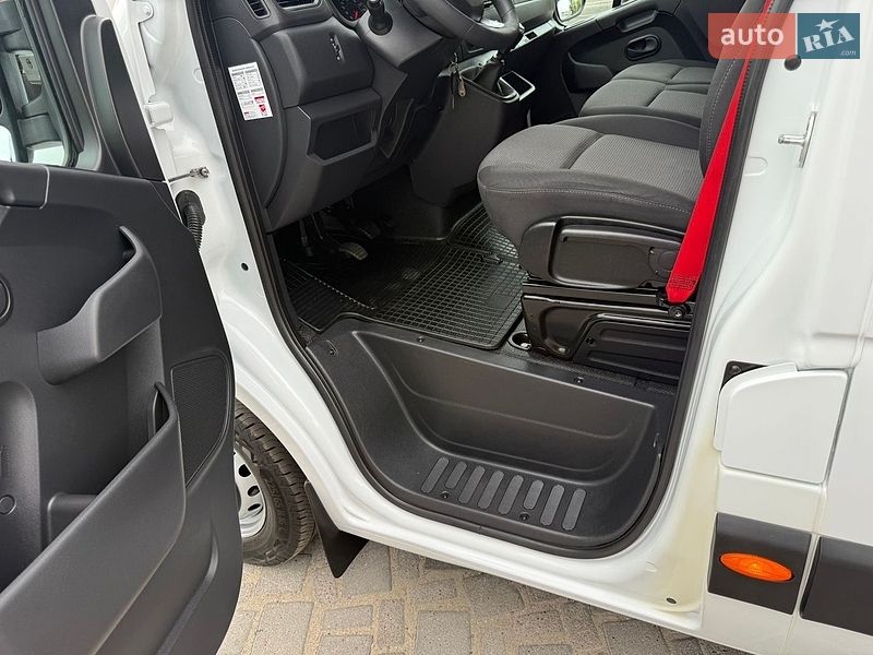 Грузовой фургон Renault Master 2023 в Дубно