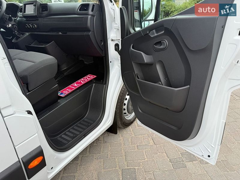 Грузовой фургон Renault Master 2023 в Дубно