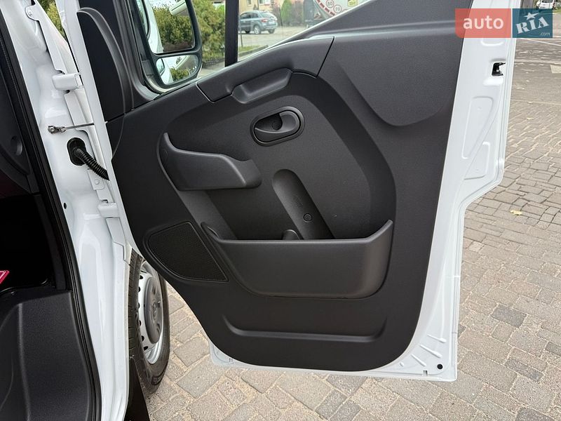 Грузовой фургон Renault Master 2023 в Дубно