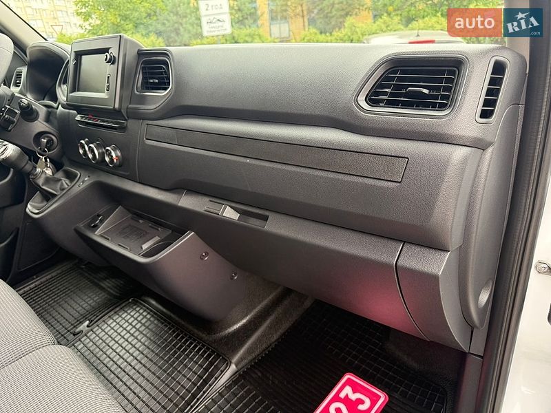 Грузовой фургон Renault Master 2023 в Дубно