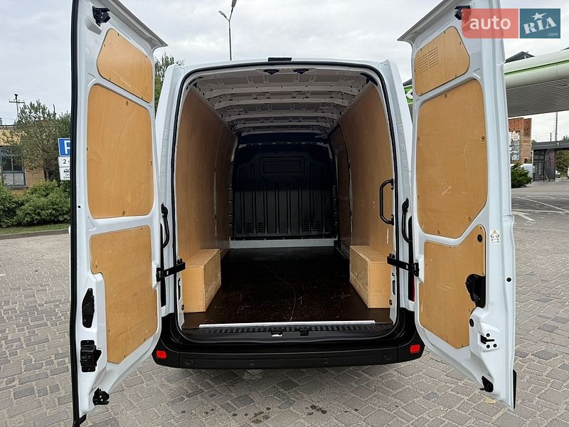 Грузовой фургон Renault Master 2023 в Дубно