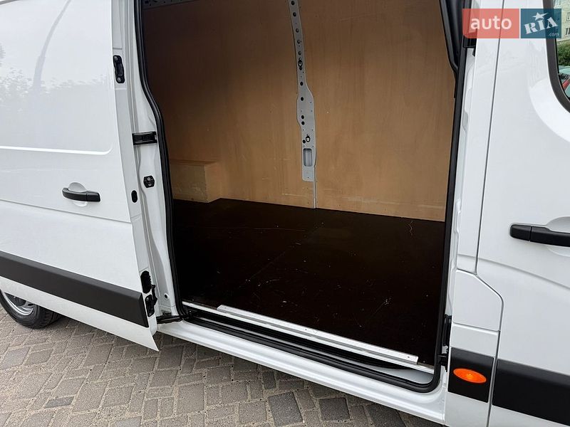 Грузовой фургон Renault Master 2023 в Дубно