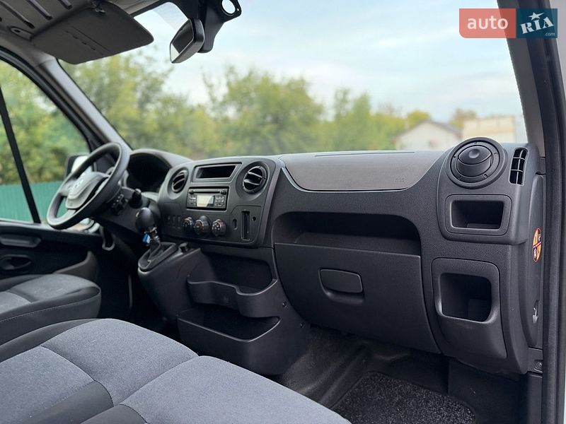 Вантажний фургон Renault Master 2017 в Дубні