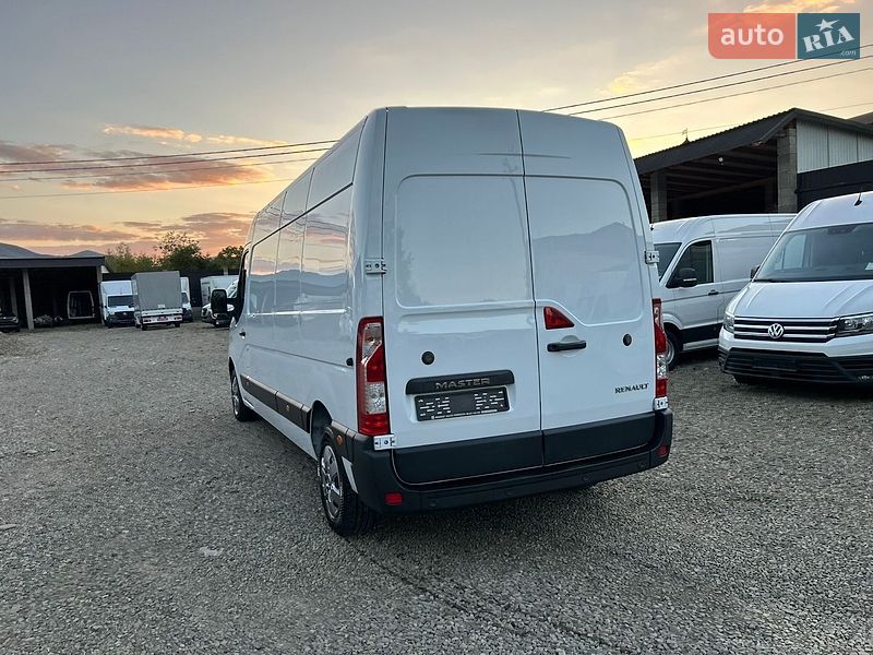 Грузовой фургон Renault Master 2022 в Хусте