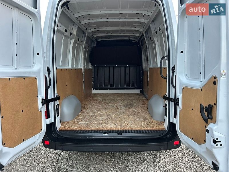 Грузовой фургон Renault Master 2022 в Хусте