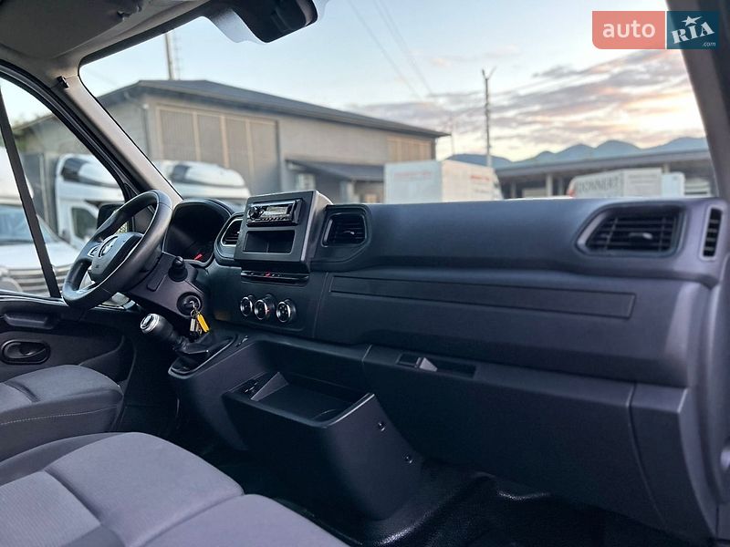 Грузовой фургон Renault Master 2022 в Хусте
