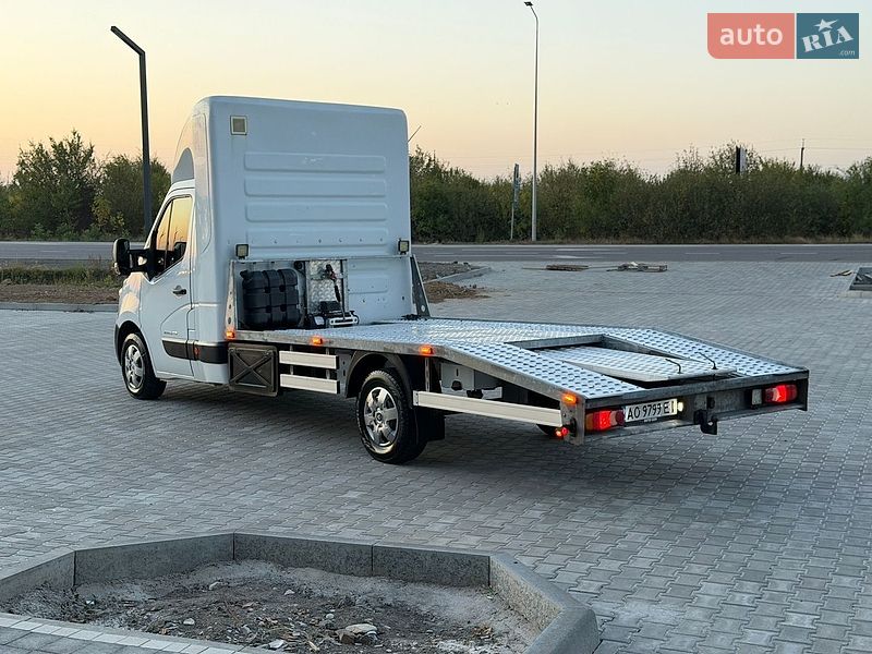 Эвакуатор Renault Master 2015 в Ужгороде