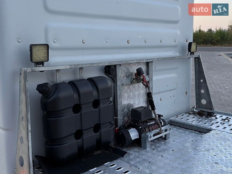 Эвакуатор Renault Master 2015 в Ужгороде