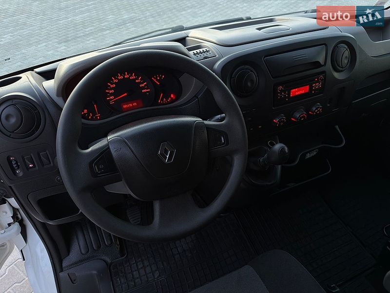 Эвакуатор Renault Master 2015 в Ужгороде