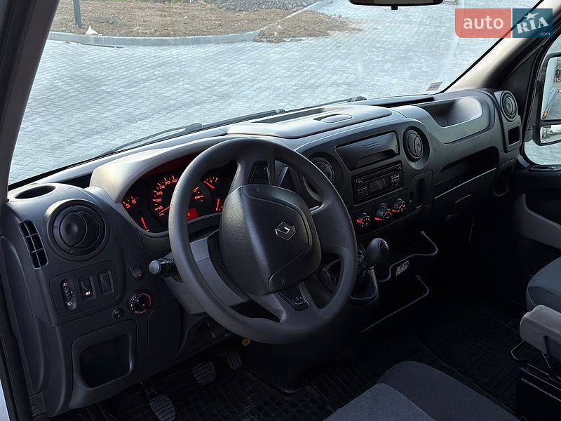 Эвакуатор Renault Master 2015 в Ужгороде