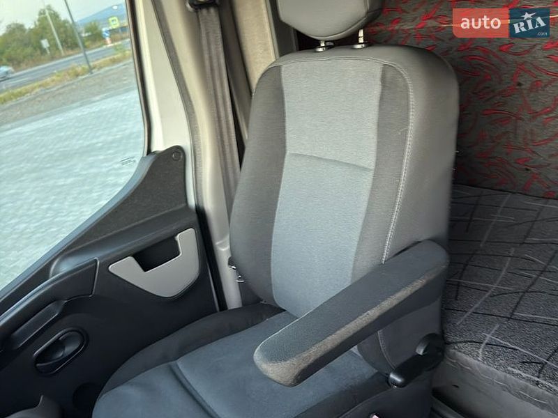 Эвакуатор Renault Master 2015 в Ужгороде