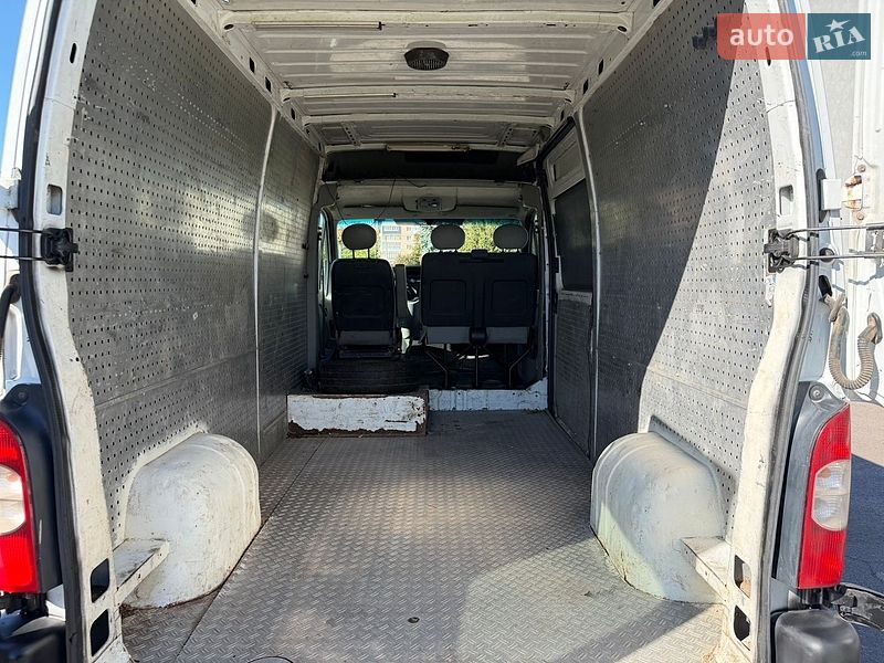 Вантажний фургон Renault Master 2006 в Рівному