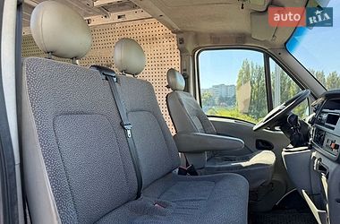 Вантажний фургон Renault Master 2006 в Рівному