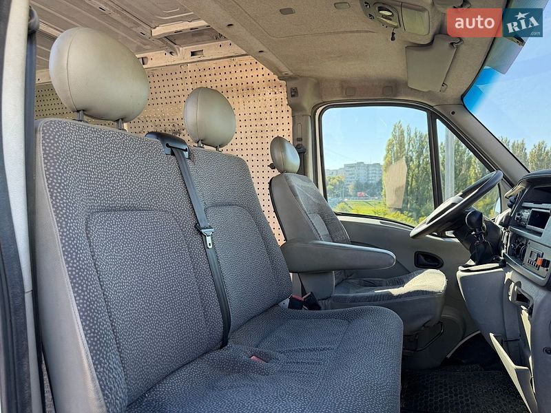 Вантажний фургон Renault Master 2006 в Рівному