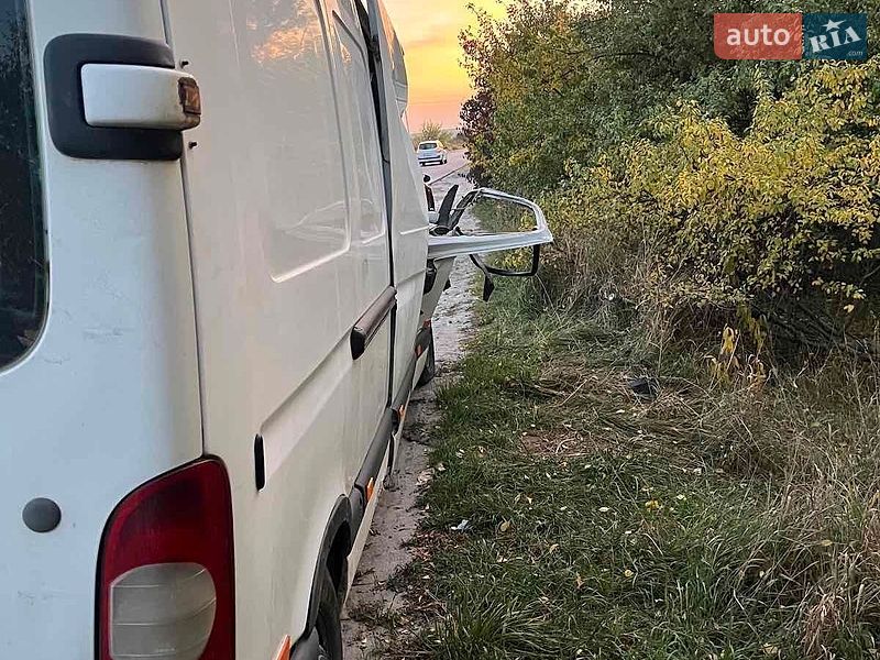 Грузовой фургон Renault Master 2006 в Львове
