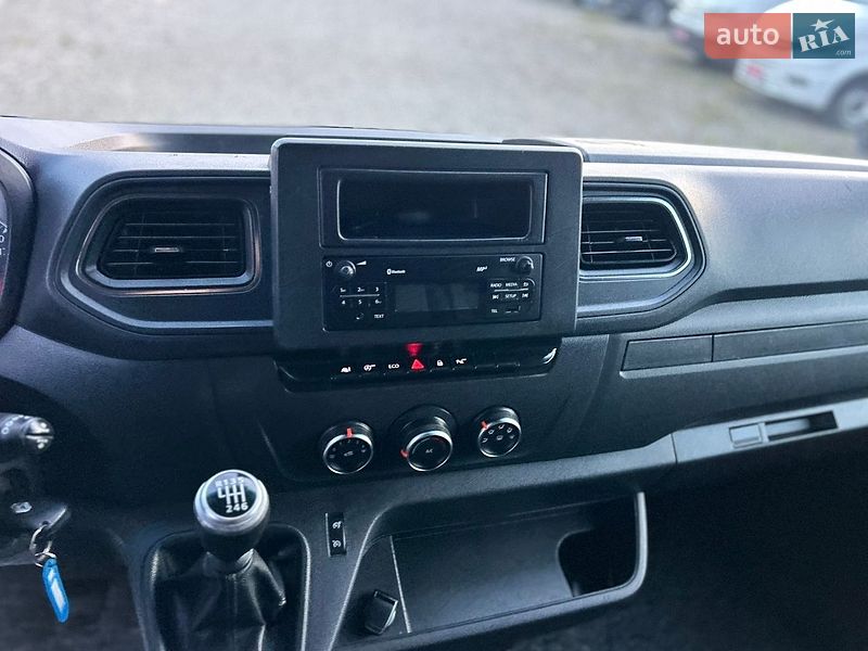 Грузовой фургон Renault Master 2022 в Хусте