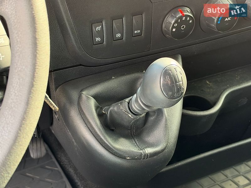 Вантажний фургон Renault Master 2017 в Львові