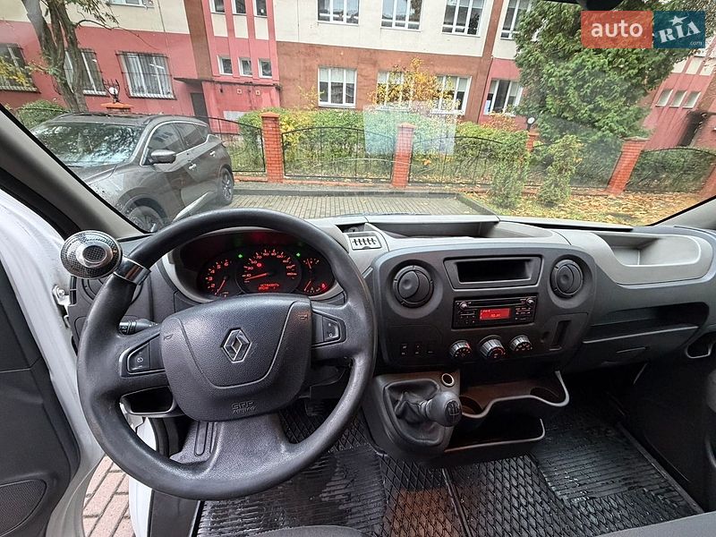 Грузовой фургон Renault Master 2015 в Львове