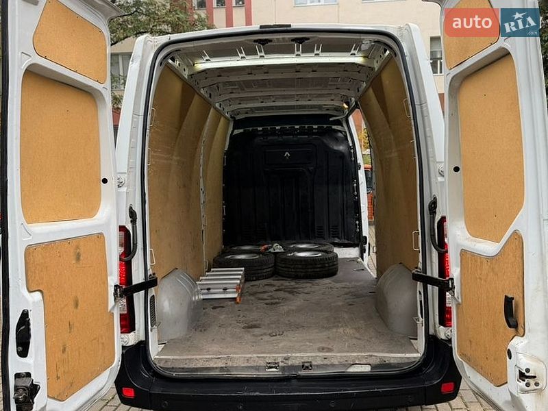 Грузовой фургон Renault Master 2015 в Львове