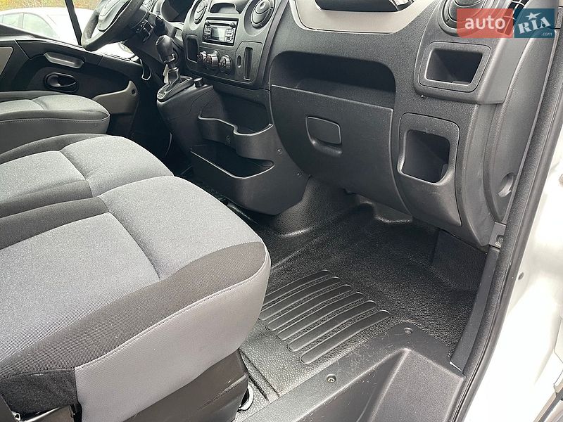 Вантажний фургон Renault Master 2015 в Луцьку