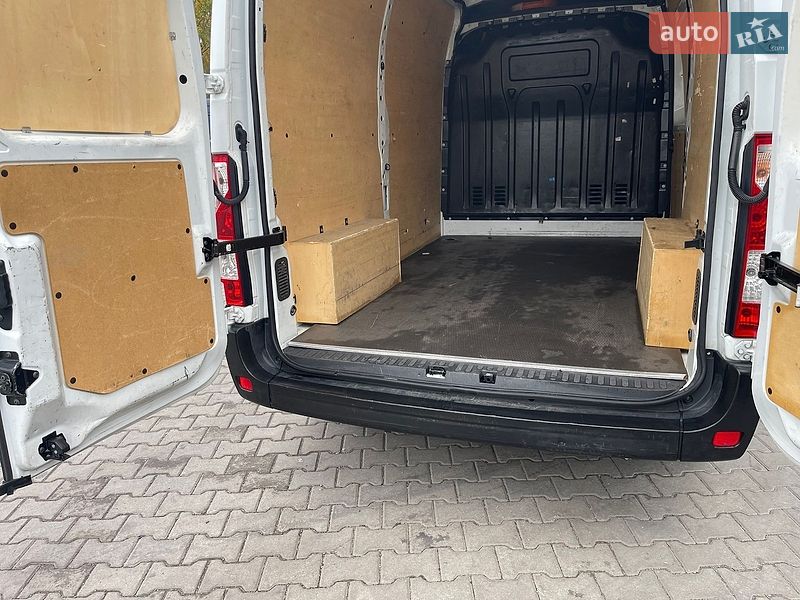 Вантажний фургон Renault Master 2015 в Луцьку