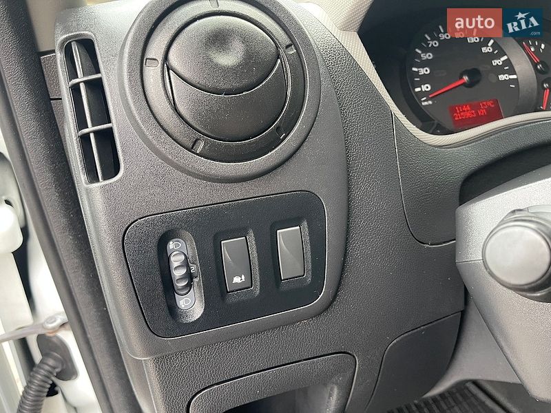 Вантажний фургон Renault Master 2015 в Луцьку