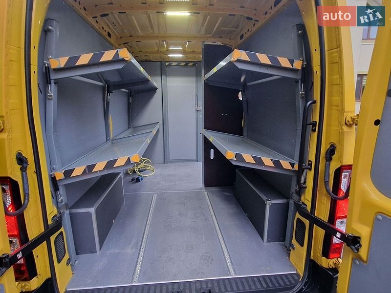 Грузовой фургон Renault Master 2020 в Пустомытах