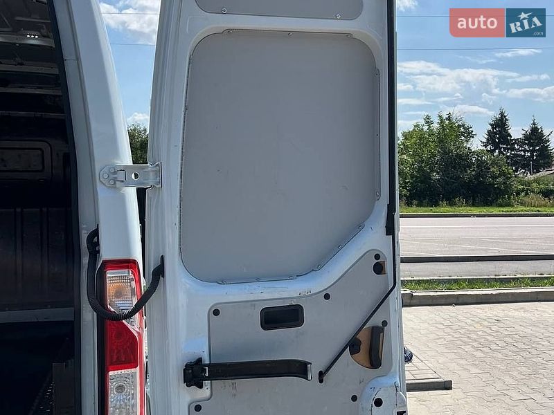 Вантажний фургон Renault Master 2015 в Києві