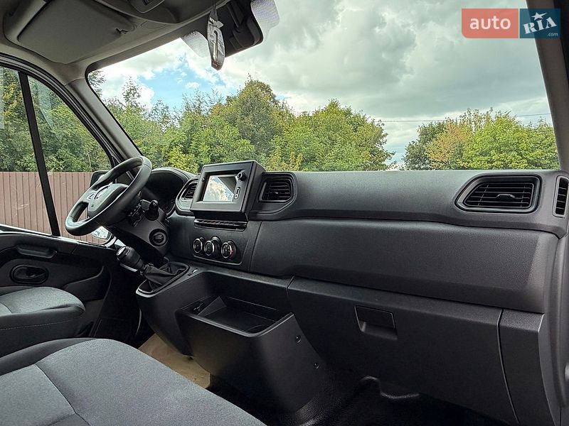 Вантажний фургон Renault Master 2023 в Млиніві