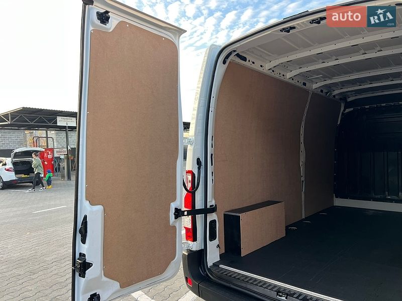 Грузовой фургон Renault Master 2023 в Дубно