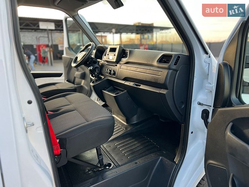 Грузовой фургон Renault Master 2023 в Дубно