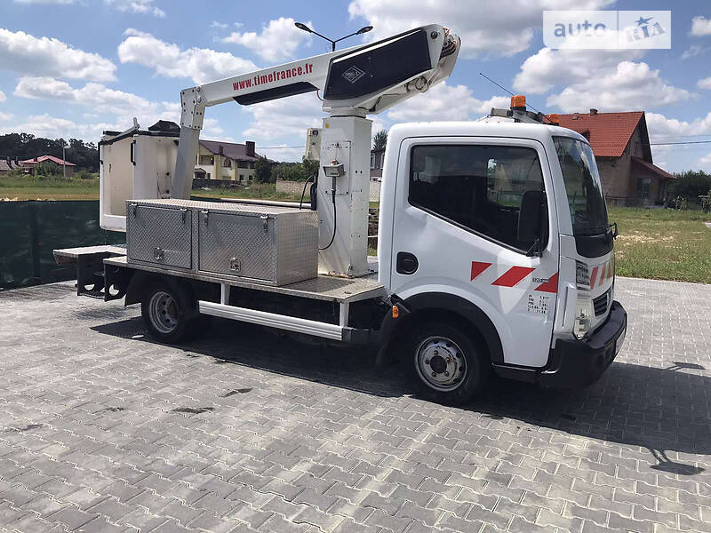 Renault Maxity 2012