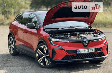 Внедорожник / Кроссовер Renault Megane E-Tech Electric 2022 в Долине