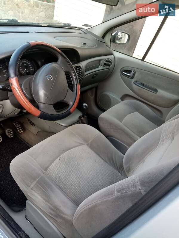 Минивэн Renault Megane Scenic 2002 в Надворной