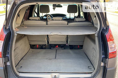 Хетчбек Renault Megane Scenic 2004 в 