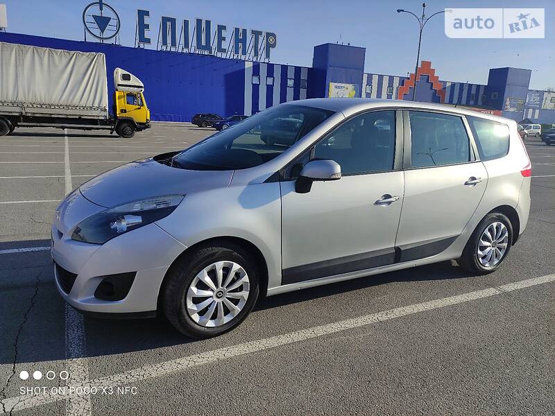 Минивэн Renault Megane Scenic 2010 в Каменец-Подольском