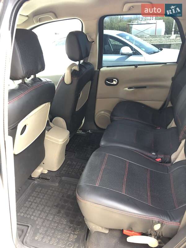 Минивэн Renault Megane Scenic 2007 в Виноградове