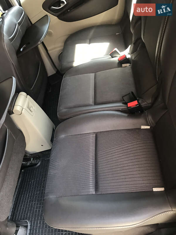 Мінівен Renault Megane Scenic 2010 в Івано-Франківську фото 3 Мінівен Renault Megane Scenic 2010 в Івано-Франківську