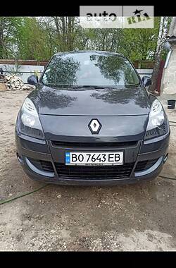 Минивэн Renault Megane Scenic 2011 в 