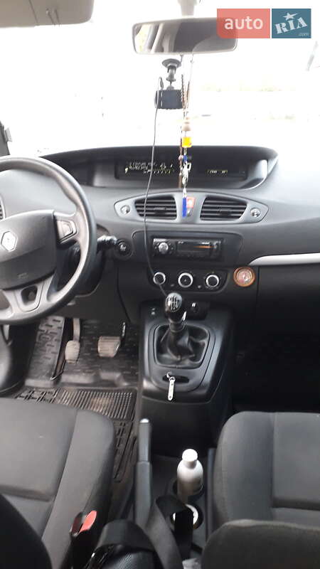 Renault Megane Scenic 2011
