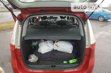 Минивэн Renault Megane Scenic 2012 в 