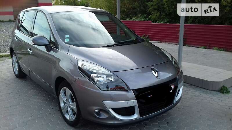 Минивэн Renault Megane Scenic 2009 в 