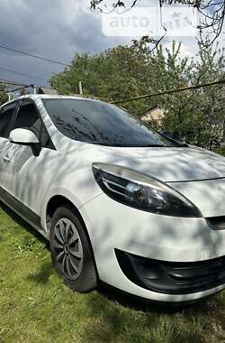 Минивэн Renault Megane Scenic 2012 в 
