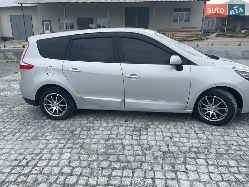 Мінівен Renault Megane Scenic 2014 в Кельменцях