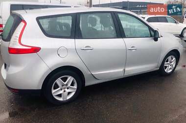 Мінівен Renault Megane Scenic 2015 в 