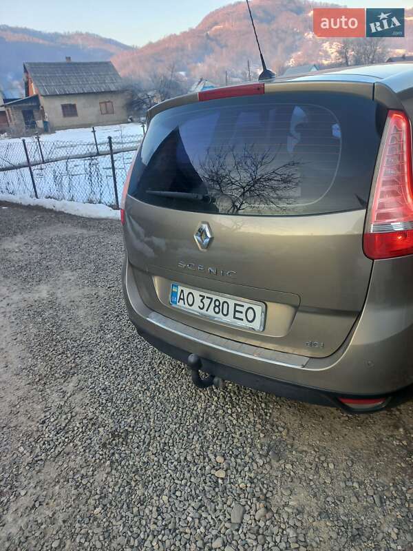 Минивэн Renault Megane Scenic 2012 в Тячеве