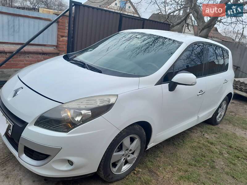 Минивэн Renault Megane Scenic 2010 в 